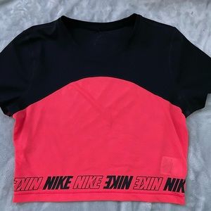 Woman’s Nike crop tshirt